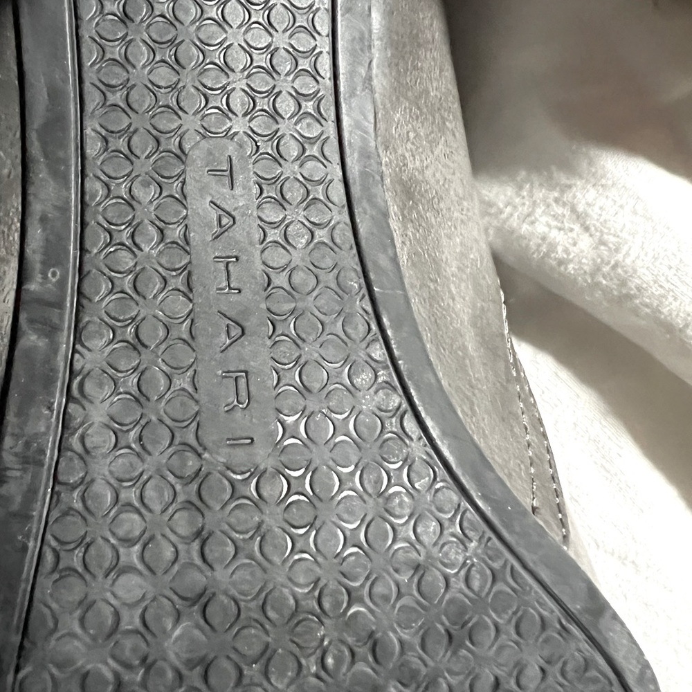 Tahari shoes, blk/grey - Picture 2 of 11